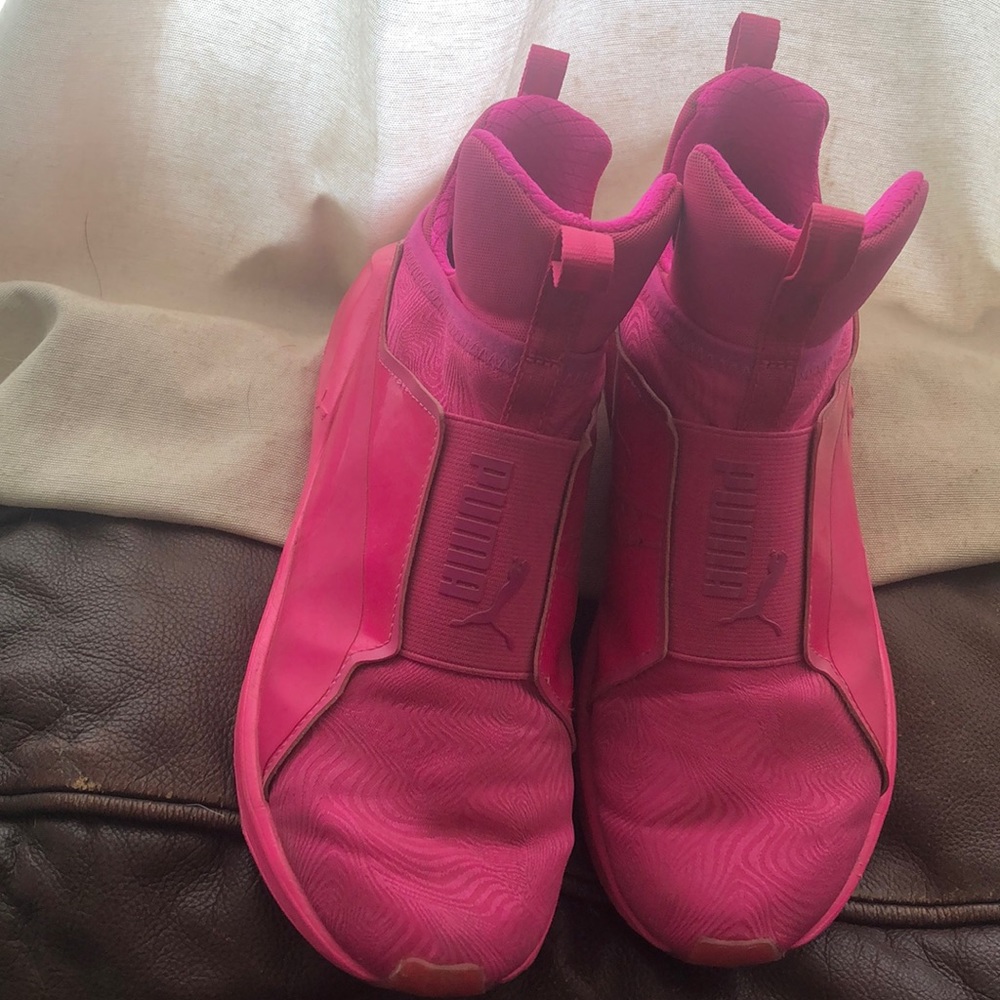 COPY - Puma pink sneakers high top size 8